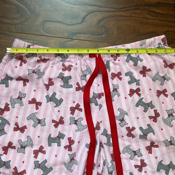 George Holiday pj set in size L - Picture 8 of 11